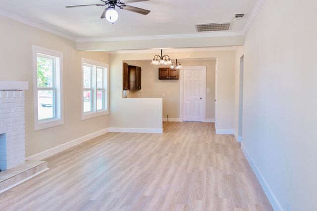 1410 W 8th Street, Plainview, TX 79072