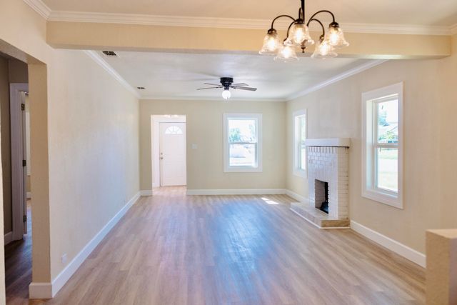 1410 W 8th Street, Plainview, TX 79072