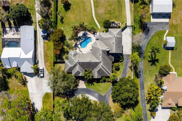 6610 Sable Ridge LN, Naples, FL 34109