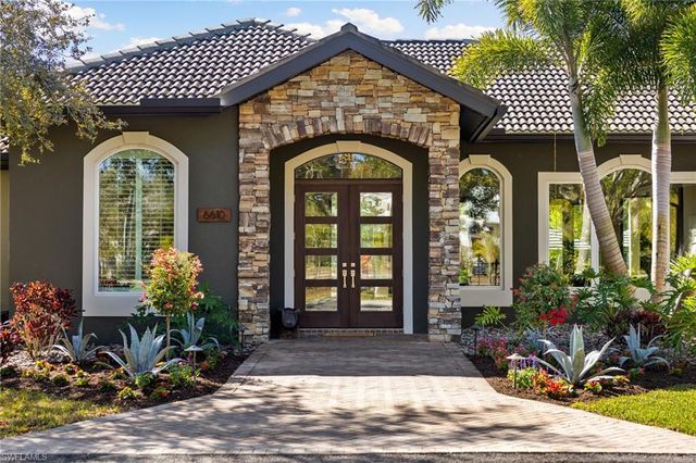 6610 Sable Ridge LN, Naples, FL 34109