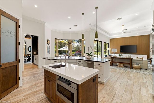 6610 Sable Ridge LN, Naples, FL 34109