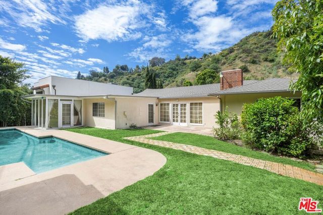 1546 San Ysidro Drive, Beverly Hills, CA 90210