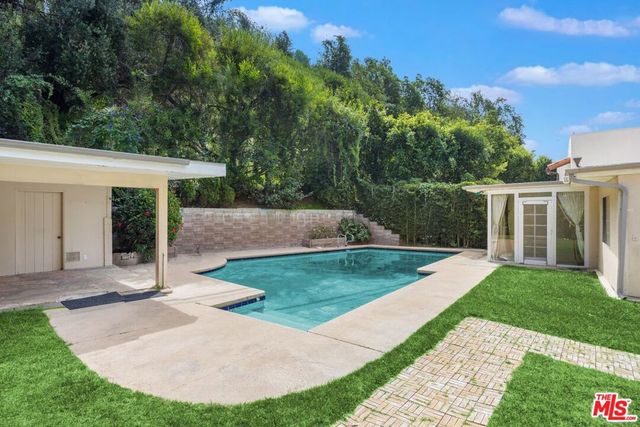 1546 San Ysidro Drive, Beverly Hills, CA 90210