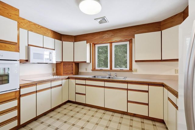 147 Woodland Road, Southborough, MA 01772