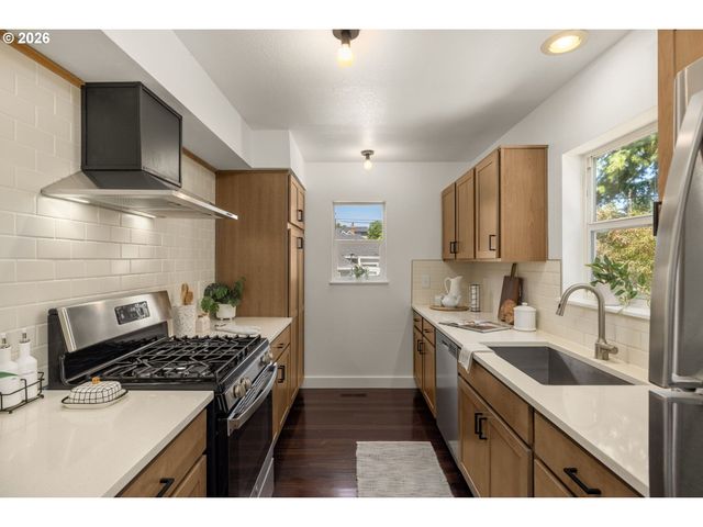 4422 N ALBINA Ave, Portland, OR 97217