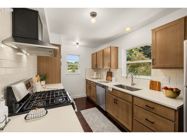 4422 N ALBINA Ave, Portland, OR 97217