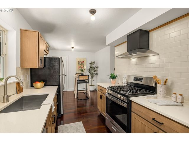 4422 N ALBINA Ave, Portland, OR 97217
