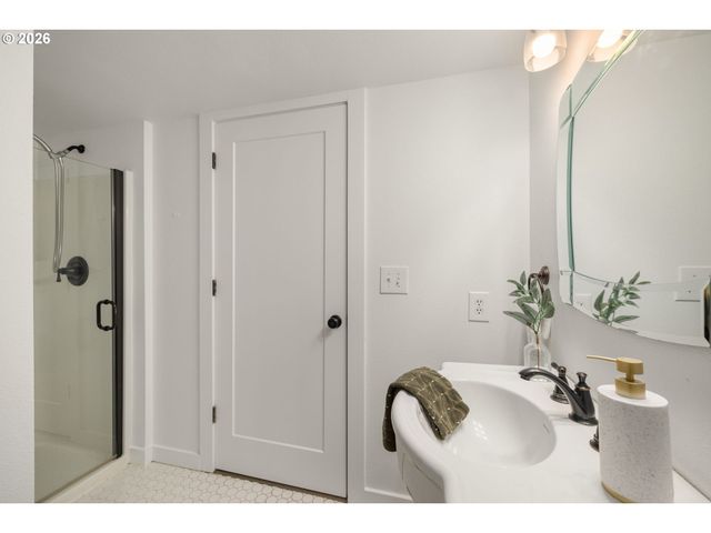 4422 N ALBINA Ave, Portland, OR 97217
