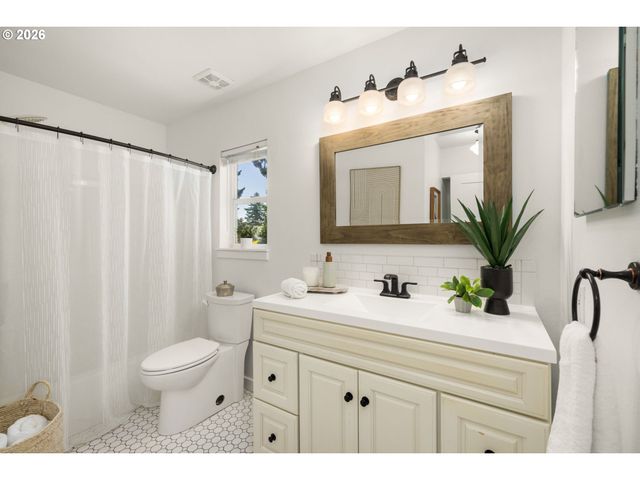 4422 N ALBINA Ave, Portland, OR 97217