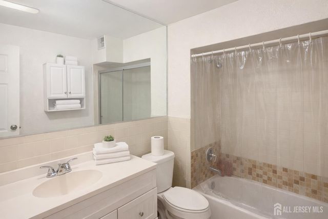 1032 Cricket Lane, Woodbridge Proper, NJ 07095