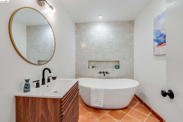 4685 Commonwealth Dr, Oakland, CA 94605