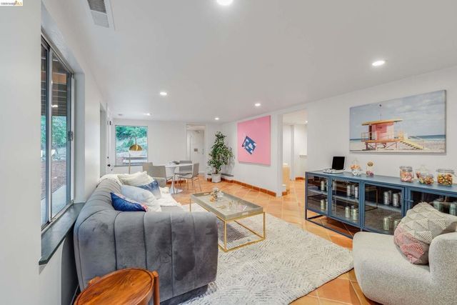 4685 Commonwealth Dr, Oakland, CA 94605