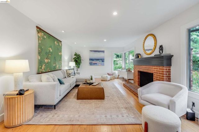4685 Commonwealth Dr, Oakland, CA 94605