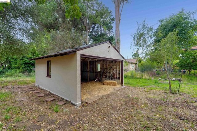 4685 Commonwealth Dr, Oakland, CA 94605