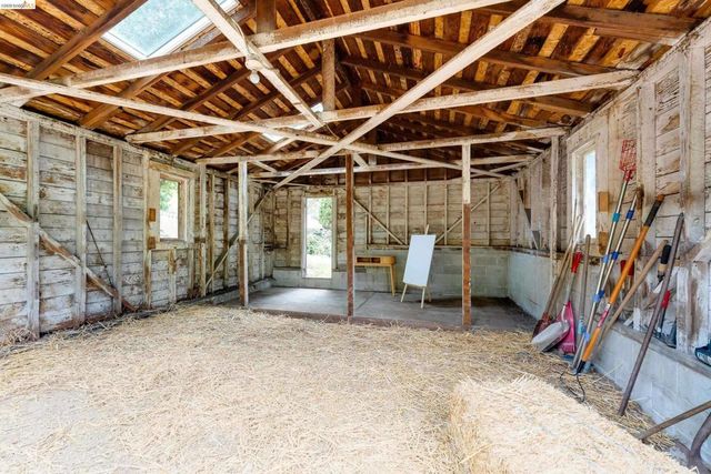 4685 Commonwealth Dr, Oakland, CA 94605