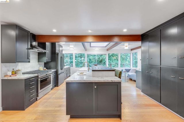 4685 Commonwealth Dr, Oakland, CA 94605
