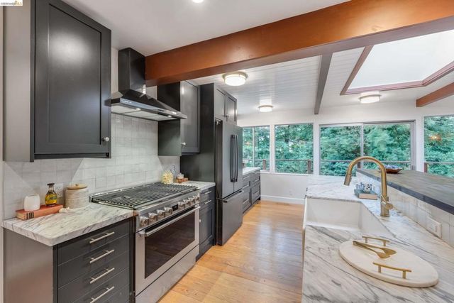 4685 Commonwealth Dr, Oakland, CA 94605