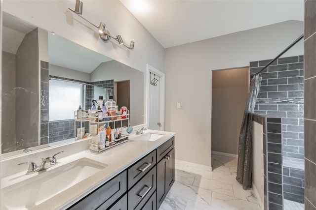 137 Roberts Drive, Saginaw, TX 76179