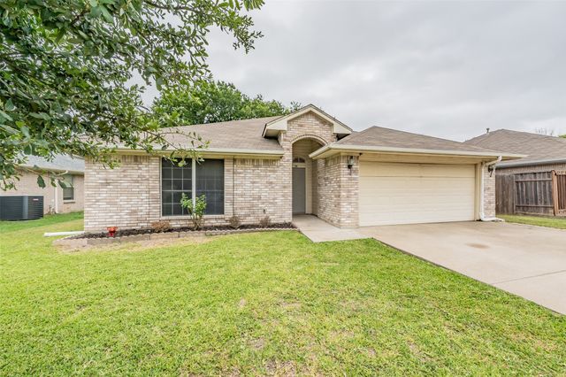 137 Roberts Drive, Saginaw, TX 76179
