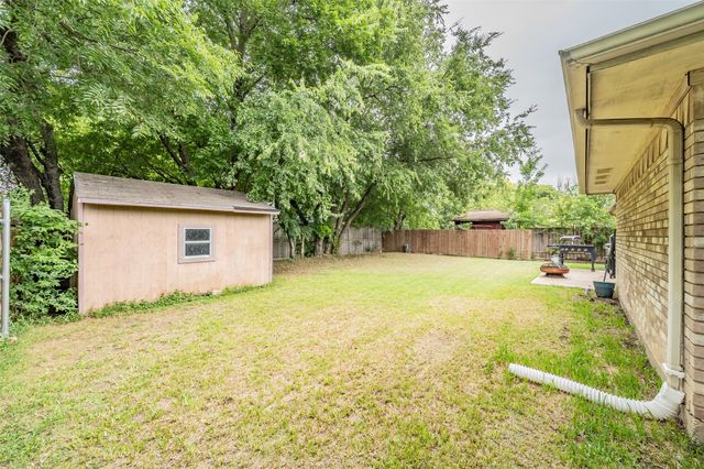 137 Roberts Drive, Saginaw, TX 76179