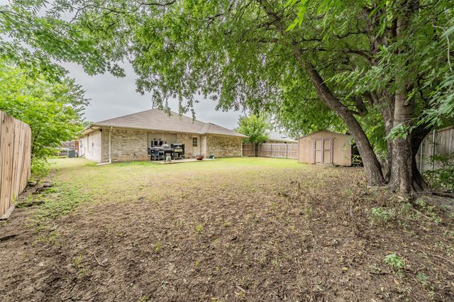 137 Roberts Drive, Saginaw, TX 76179