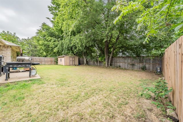 137 Roberts Drive, Saginaw, TX 76179