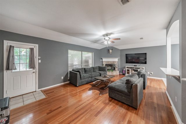 137 Roberts Drive, Saginaw, TX 76179
