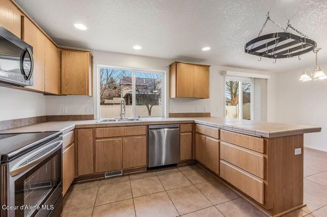 1574 N MOONSTONE ST, Post Falls, ID 83854