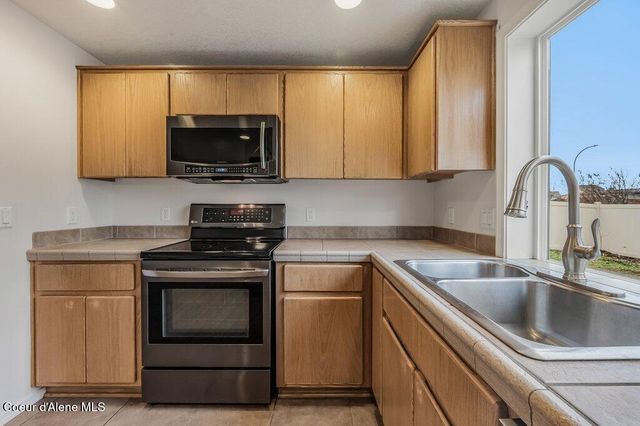 1574 N MOONSTONE ST, Post Falls, ID 83854