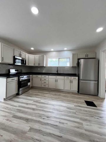 657 Allen Avenue, Muskegon, MI 49442