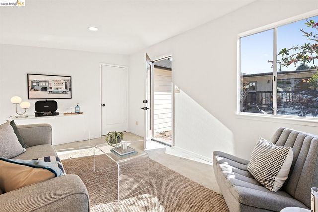 1011 Pomona Ave, Albany, CA 94706