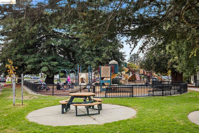 1011 Pomona Ave, Albany, CA 94706