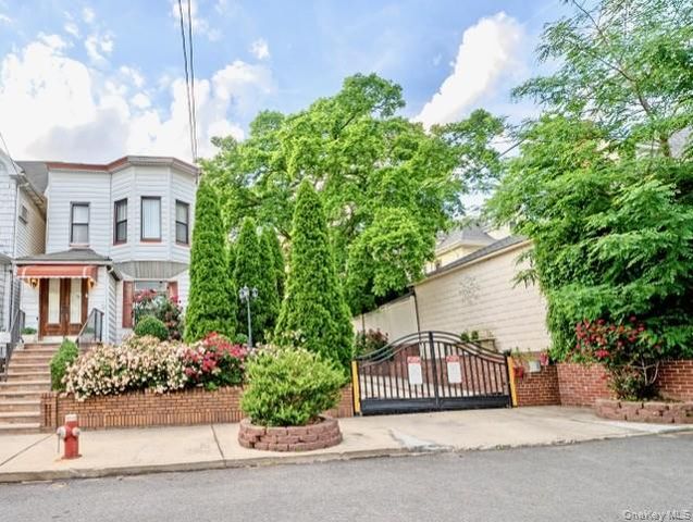 8019 85th Road, Woodhaven, NY 11421