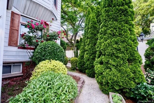 8019 85th Road, Woodhaven, NY 11421