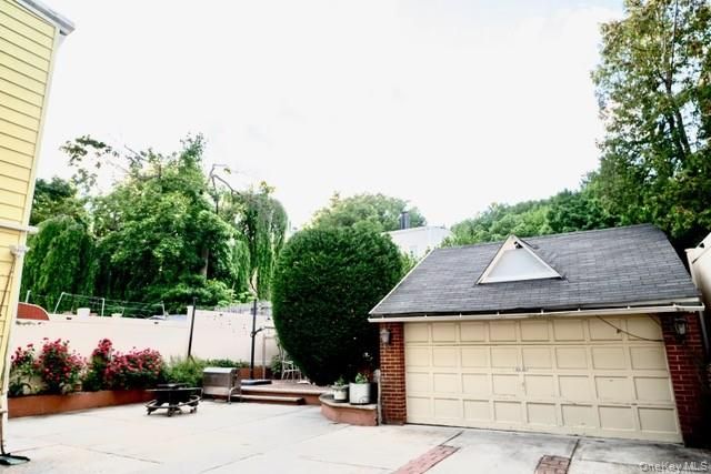 8019 85th Road, Woodhaven, NY 11421