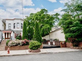 8019 85th Road, Woodhaven, NY 11421