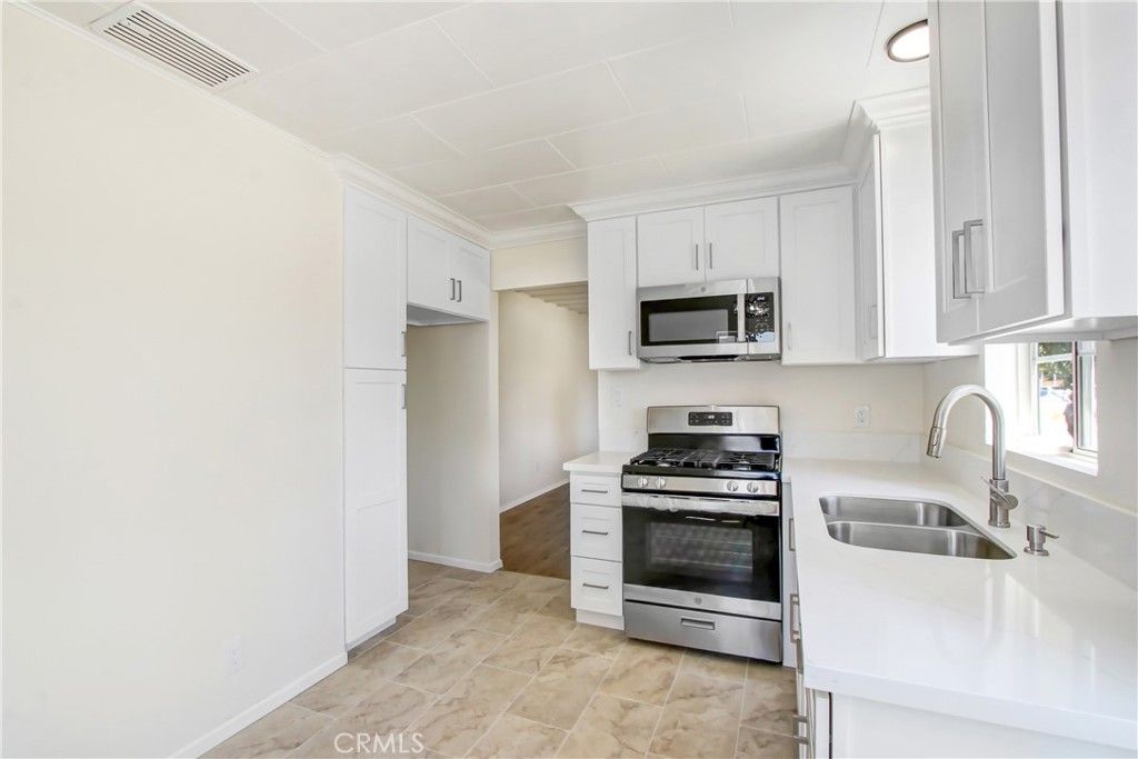 Image 7 of property listing at 26359 Girard, Hemet, CA 92544