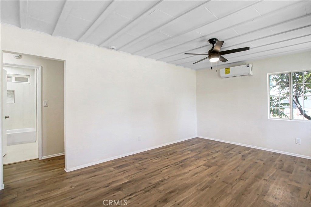 Image 9 of property listing at 26359 Girard, Hemet, CA 92544
