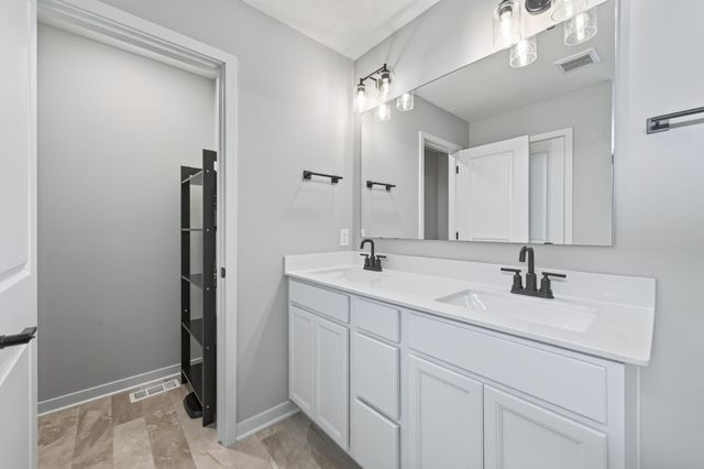 6178 Highland Hills Circle S, Cottage Grove, MN 55016