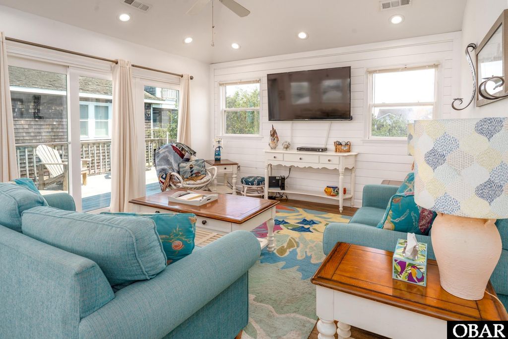 Image 5 of property listing at 631 Skimmer Court Lot 17, Corolla, NC 27927