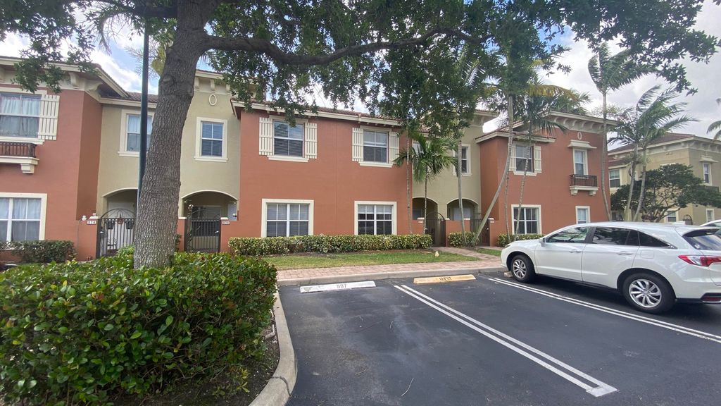 278 Lake Monterey Circle, Boynton Beach, FL 33426