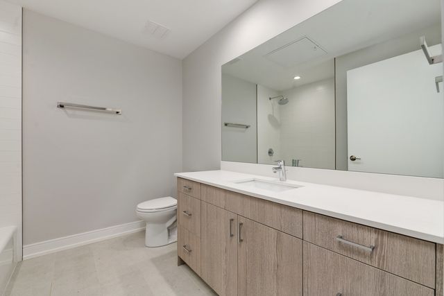 1964 N Milwaukee Avenue 205, Chicago, IL 60647