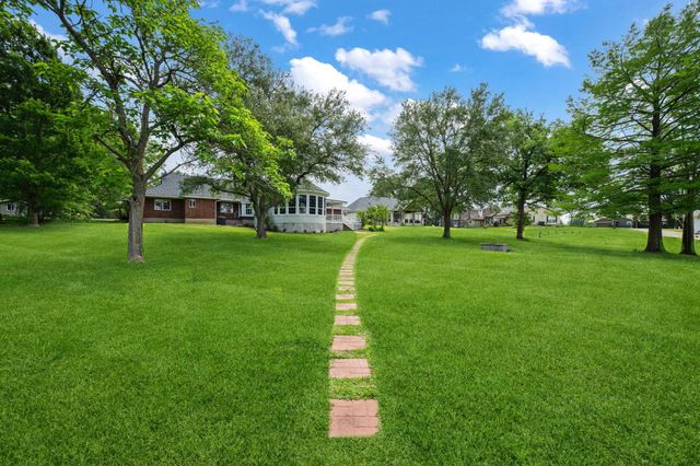322 Buffalo Court, Livingston, TX 77351