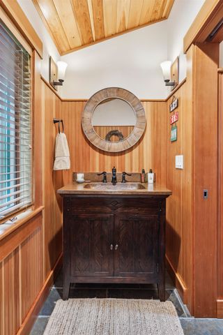 463 North Road, Barnard, VT 05032