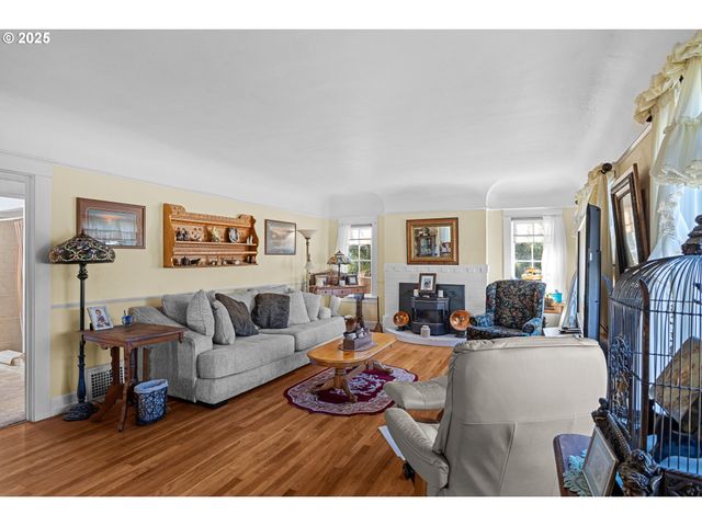 1112 SPRUCE St, Myrtle Point, OR 97458