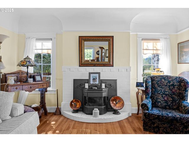 1112 SPRUCE St, Myrtle Point, OR 97458