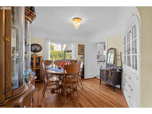 1112 SPRUCE St, Myrtle Point, OR 97458