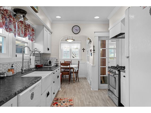 1112 SPRUCE St, Myrtle Point, OR 97458