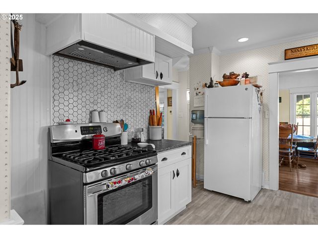 1112 SPRUCE St, Myrtle Point, OR 97458