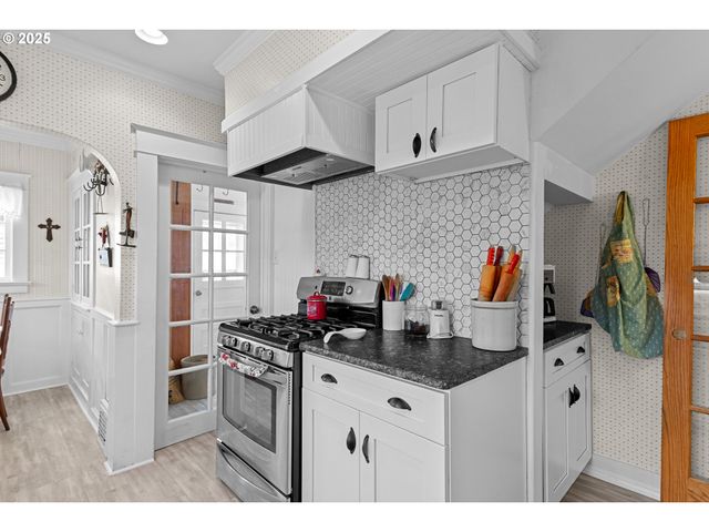 1112 SPRUCE St, Myrtle Point, OR 97458